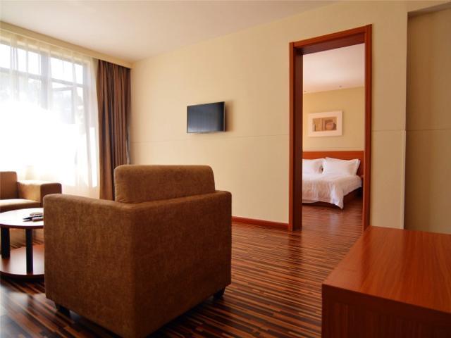 Jinjiang Inn Select Yantai Penglaige Екстер'єр фото